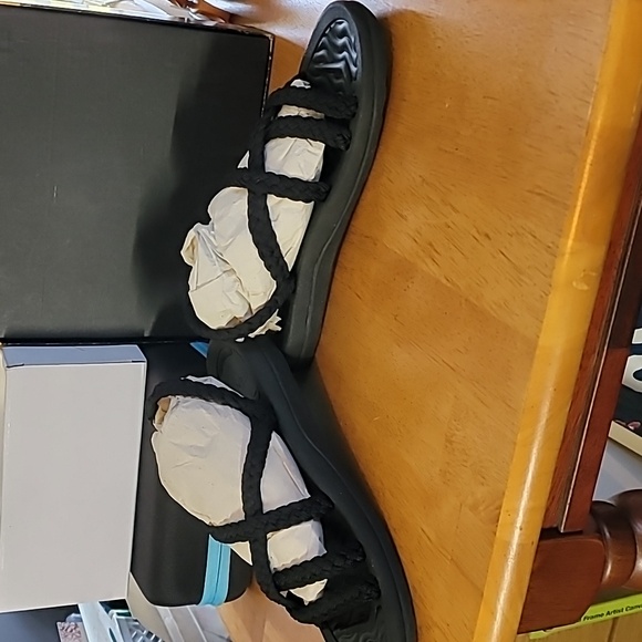 Megnya Sandals - Picture 2 of 9